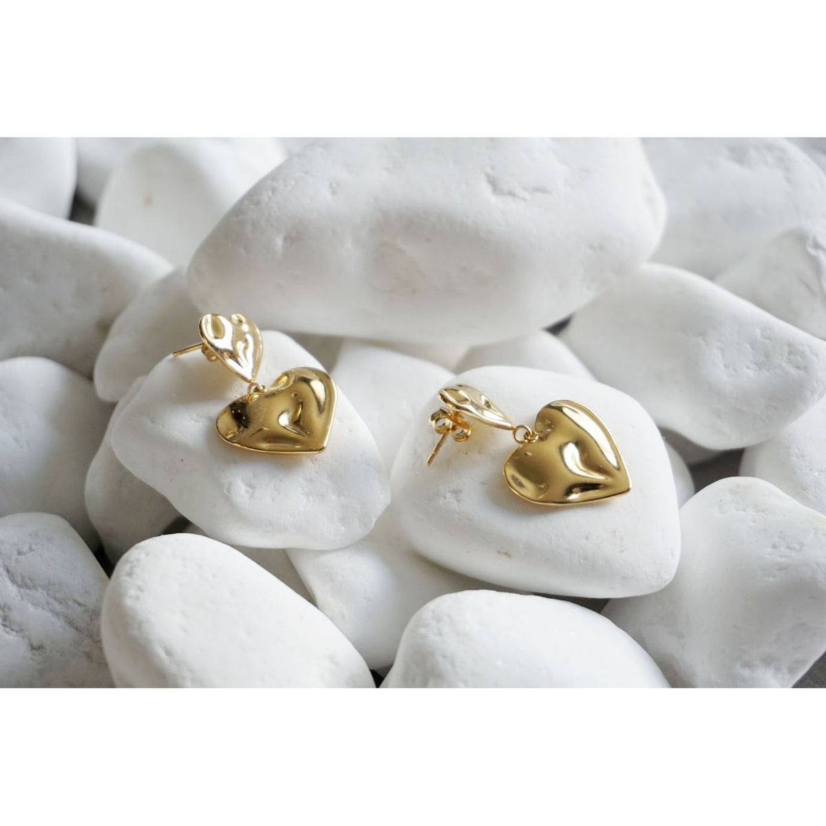 Grainy Hearts Earrings Gold