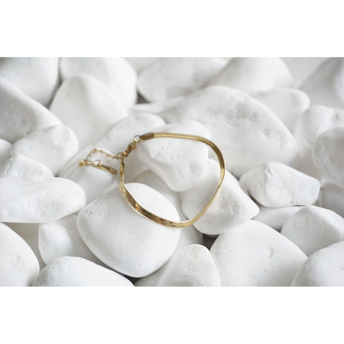 Slim Golden Simplicety Bracelet Gold