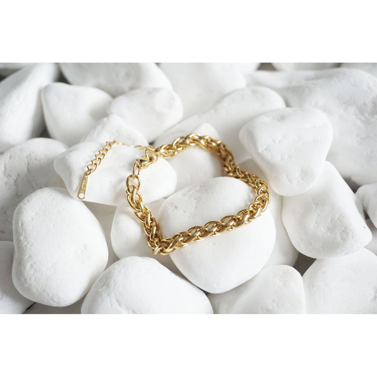 Chained Golden Simplicety Bracelet Gold