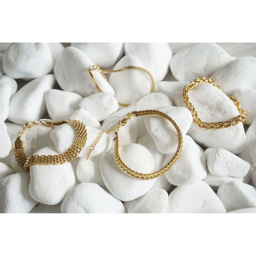 Chained Golden Simplicety Bracelet Gold