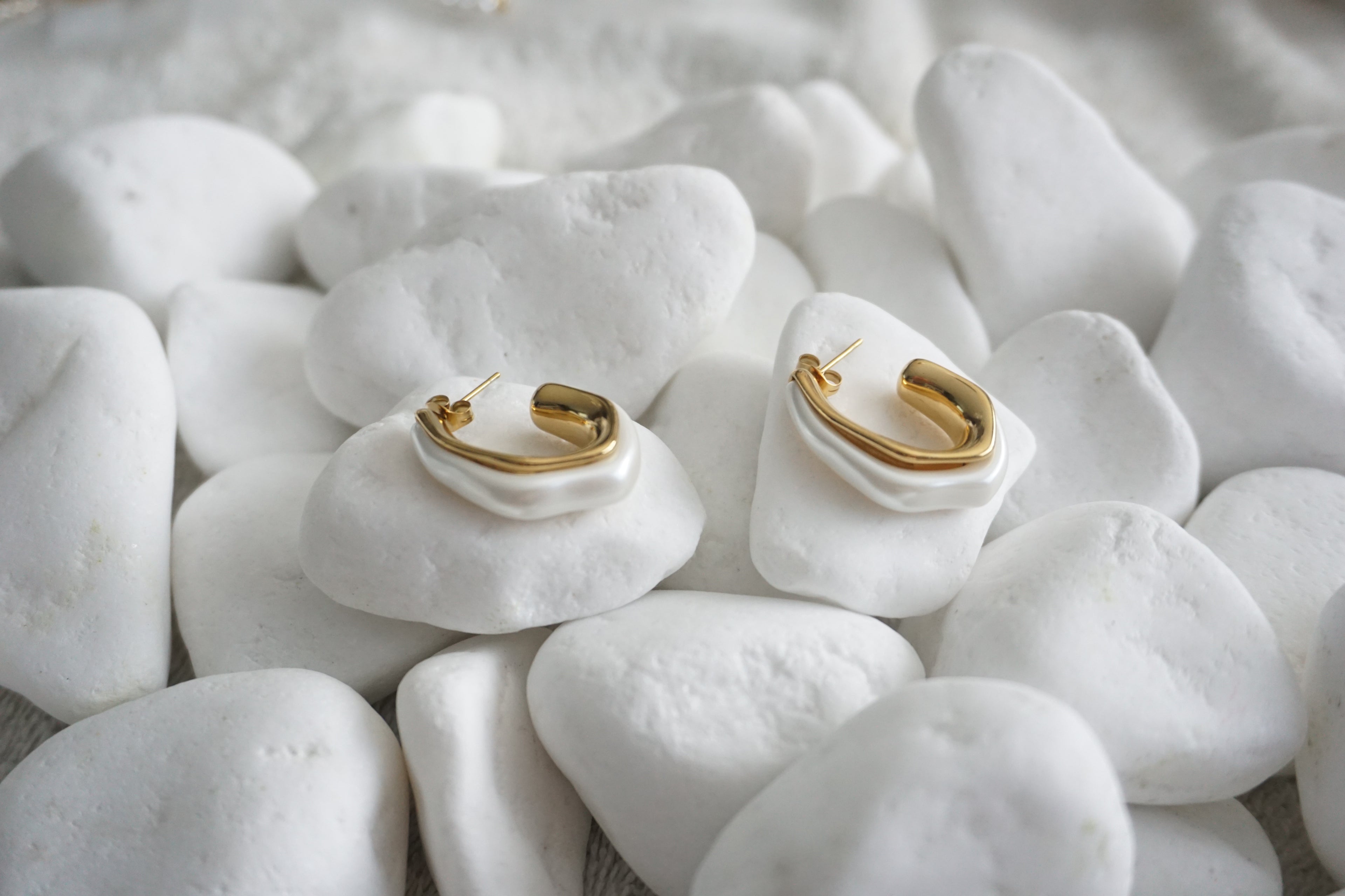 Pearl Flow Hoops