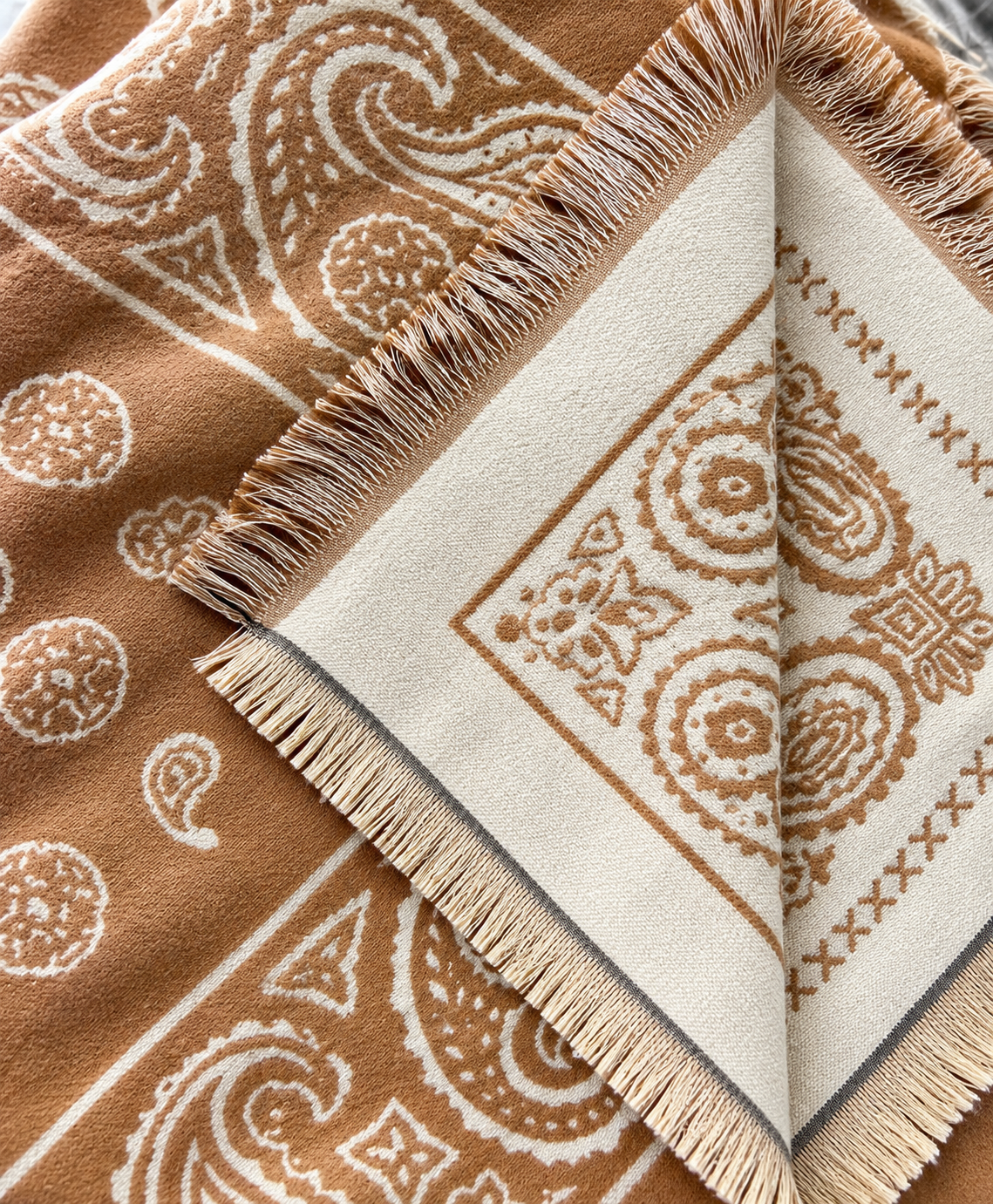 Miss Paisley Beige & Off-White