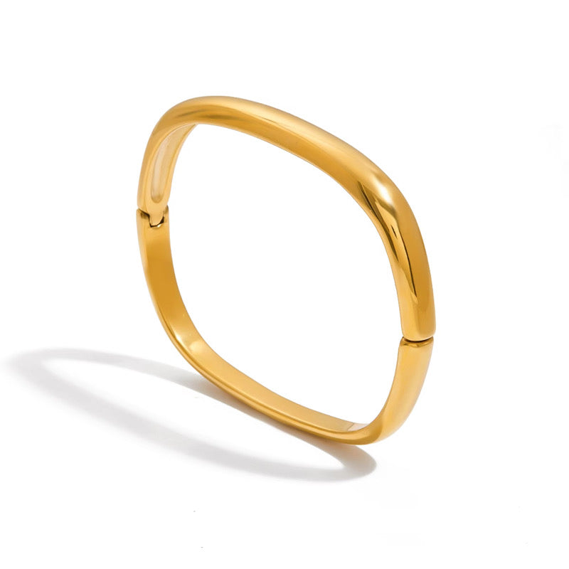Miss Square Bangle Gold